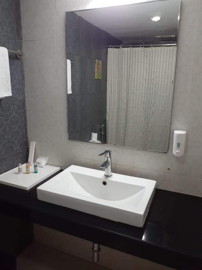Hotel Md'S Continental Jorhāt Zewnętrze zdjęcie