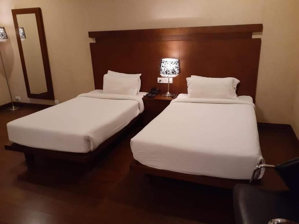 Hotel Md'S Continental Jorhāt Zewnętrze zdjęcie