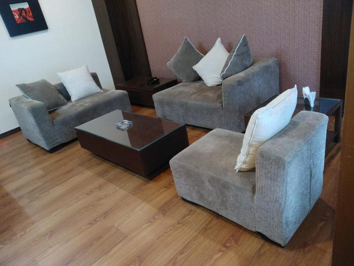 Hotel Md'S Continental Jorhāt Zewnętrze zdjęcie