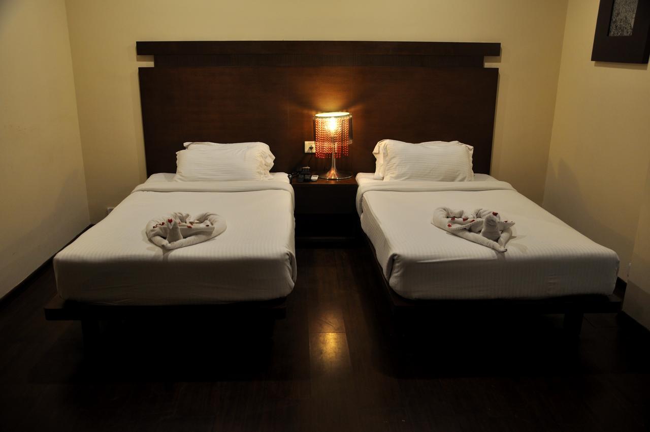 Hotel Md'S Continental Jorhāt Zewnętrze zdjęcie