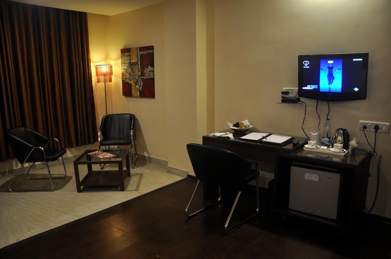 Hotel Md'S Continental Jorhāt Zewnętrze zdjęcie